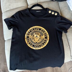 Black with gold Balmain t-shirt for woman. Has gold buttons